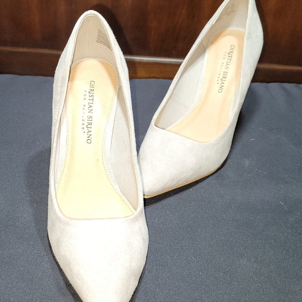 Light great Christian Siriano suede heels